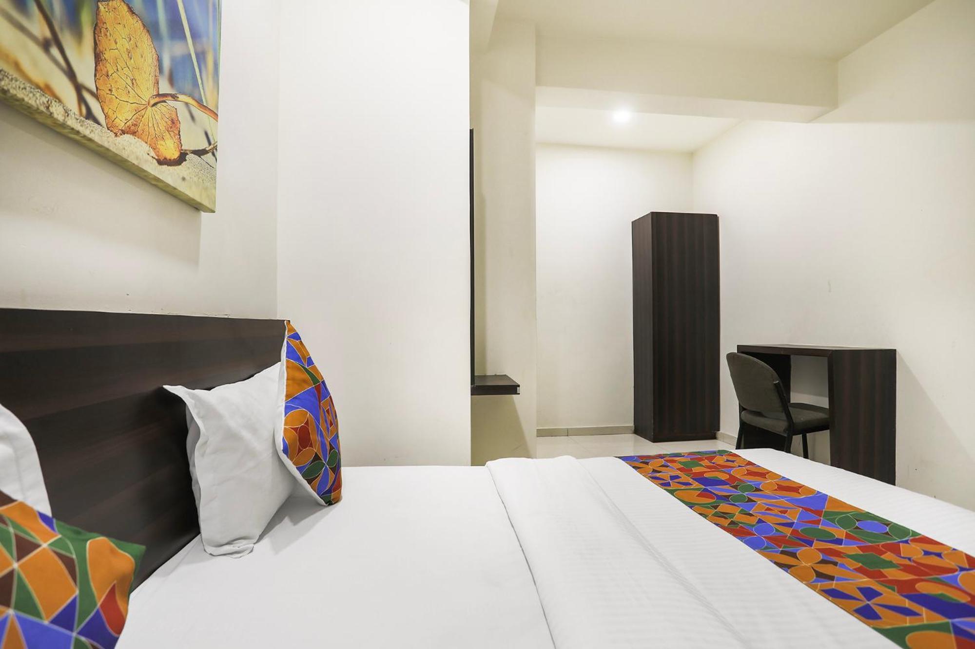 ראג'קוט Fabhotel Sk מראה חיצוני תמונה