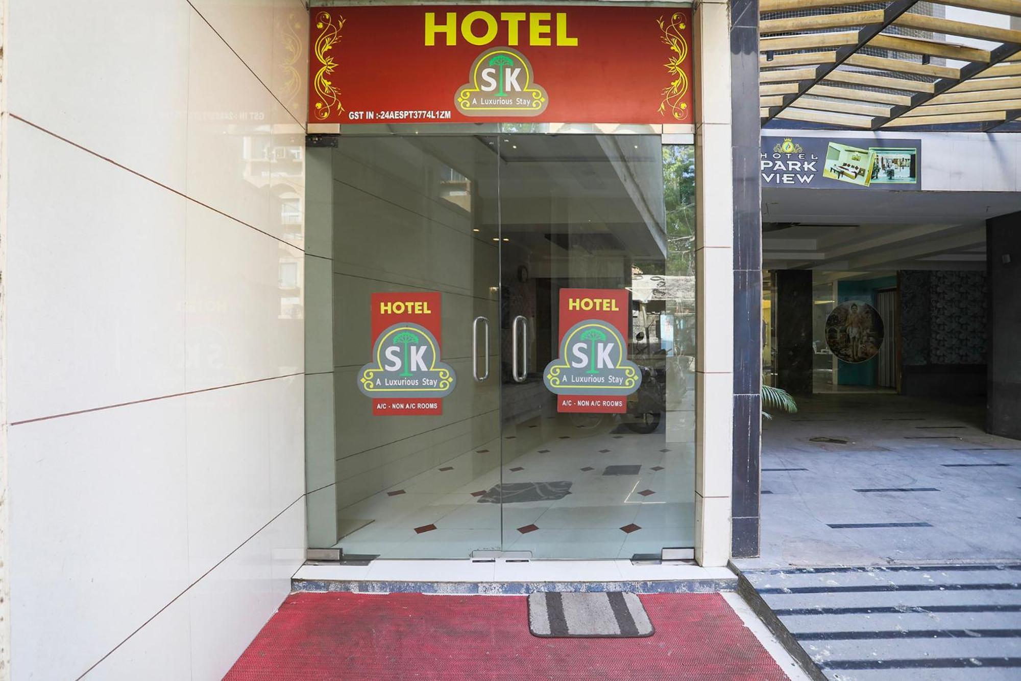 ראג'קוט Fabhotel Sk מראה חיצוני תמונה